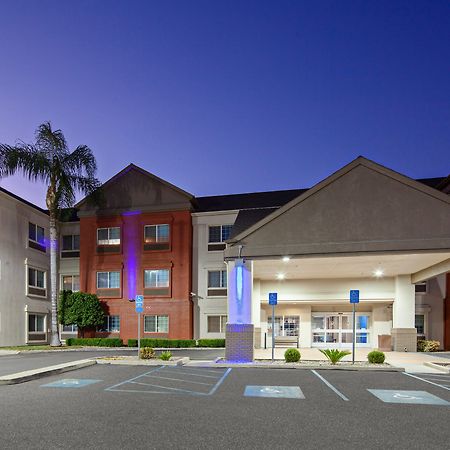 Holiday Inn Express & Suites - Tulare By Ihg Eksteriør bilde