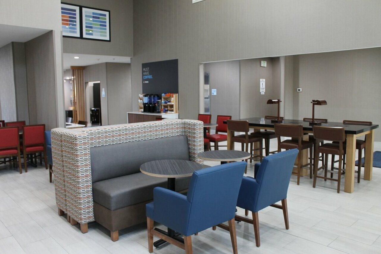 Holiday Inn Express & Suites - Tulare By Ihg Eksteriør bilde