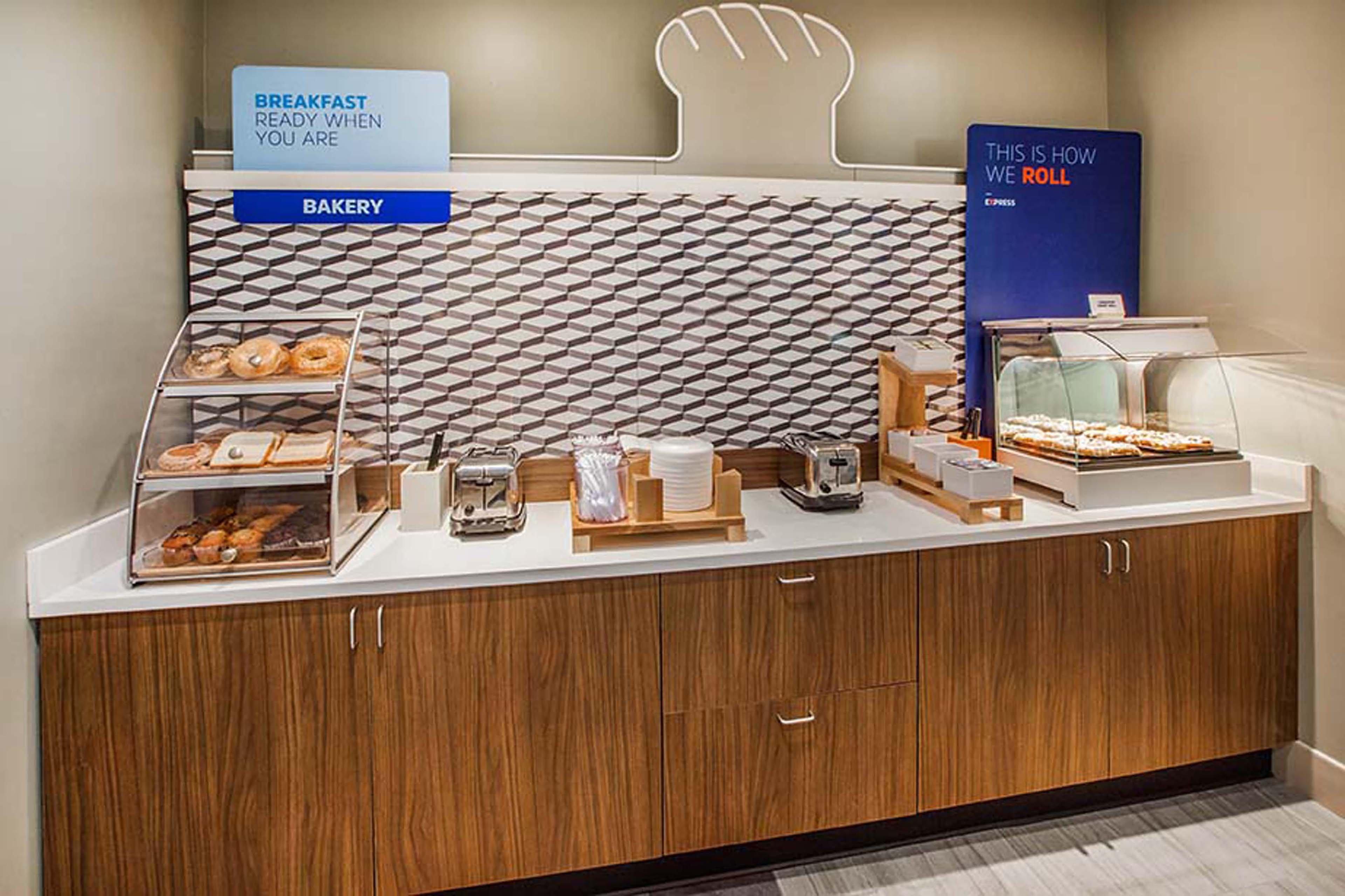 Holiday Inn Express & Suites - Tulare By Ihg Eksteriør bilde