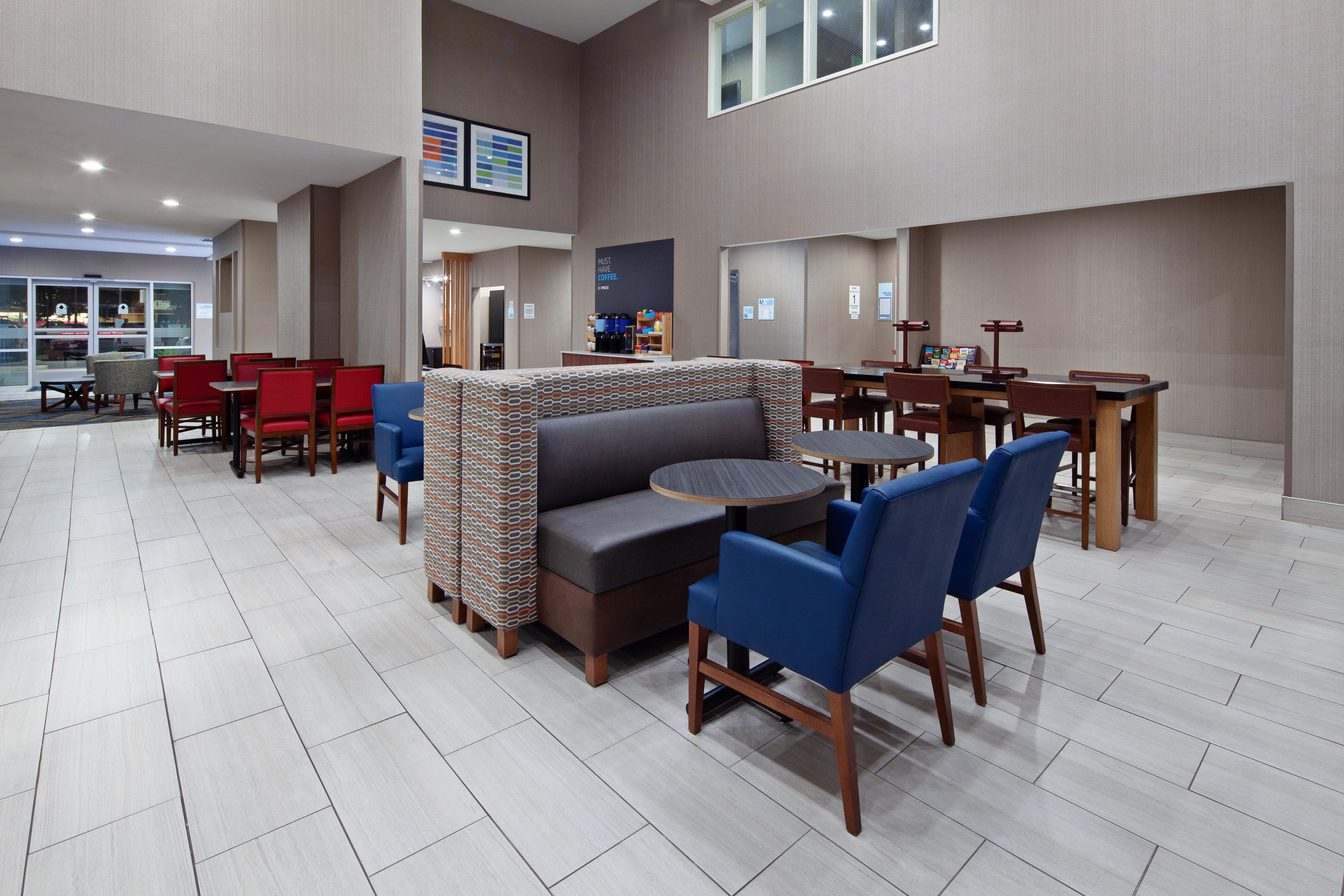 Holiday Inn Express & Suites - Tulare By Ihg Eksteriør bilde