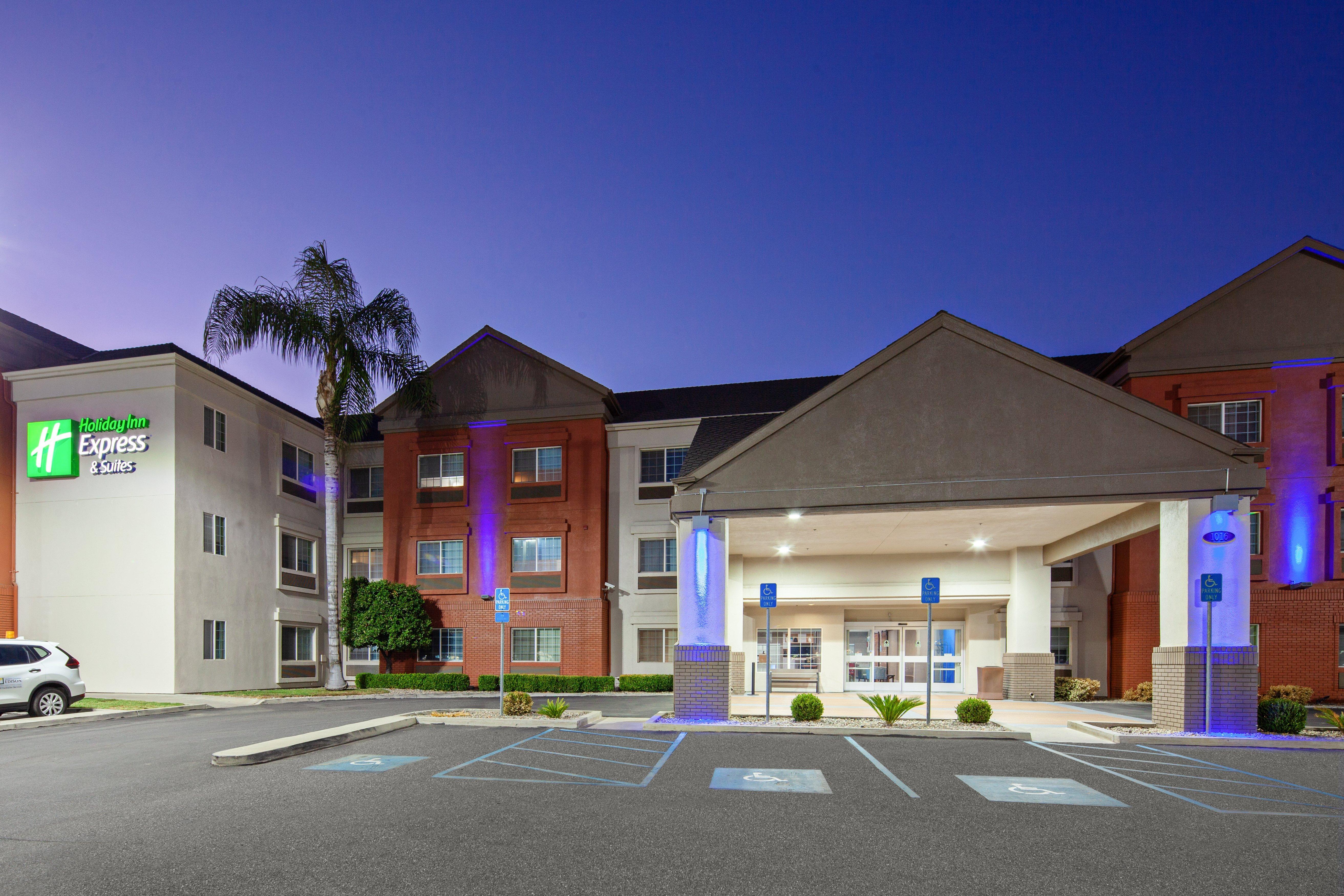 Holiday Inn Express & Suites - Tulare By Ihg Eksteriør bilde